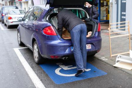 在法国收到停车罚单后该如何处理 哪些情况可免于挨罚 （另付在线支付方式）